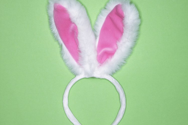 Bandas para la cabeza festivas pueden ser hechas con un cintillo simple y duro.
