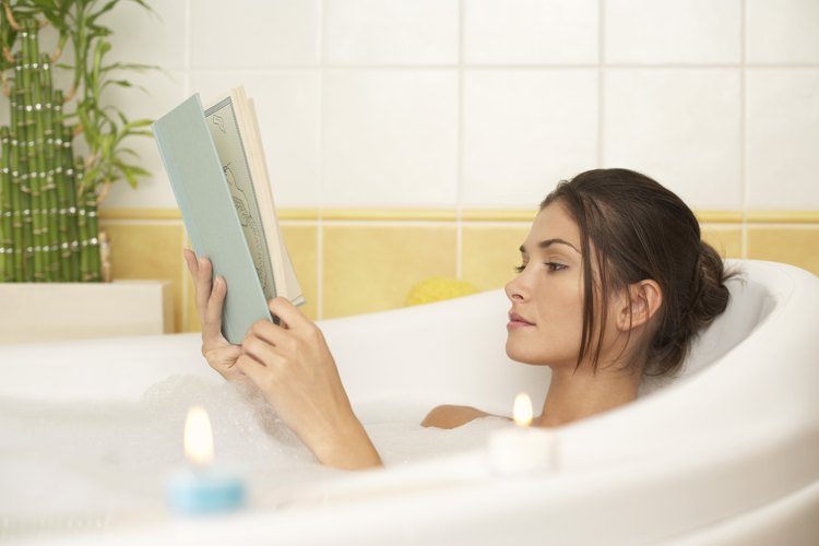 Las bañeras de hidromasaje proporcionan un fin relajante a tu día.