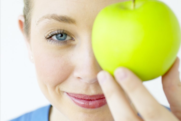 El color y el tacto son dos maneras de medir la madurez de una fruta.