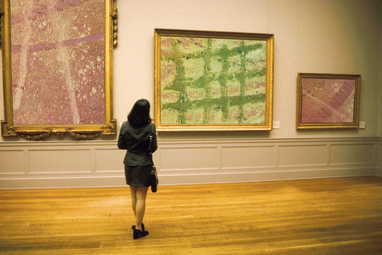 Visitar un museo es una actividad que puedes realizar con personas discapacitadas mentalmente.
