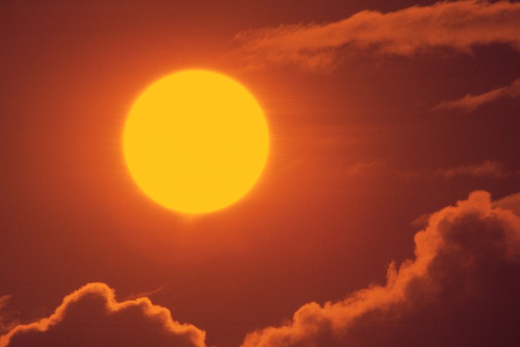 Una célula solar es el elemento fundamental de un panel solar, un dispositivo que convierte la luz solar en electricidad.