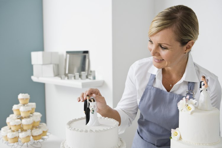 Haz un fondant vegetariano para decorar pasteles de boda.
