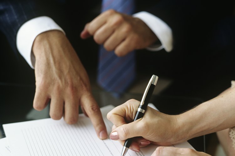 El empleado debe firmar la amonestación por escrito para confirmar su recepción.