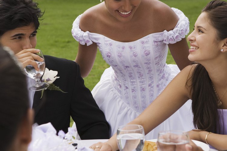 Decora tu jardín con flores para la fiesta de quince años.