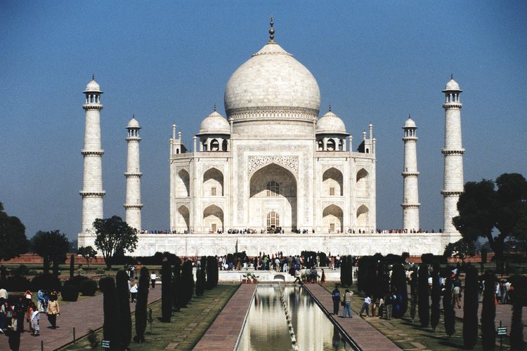 El Taj Mahal fue construido bajo la dirección del Imperio Mogol.