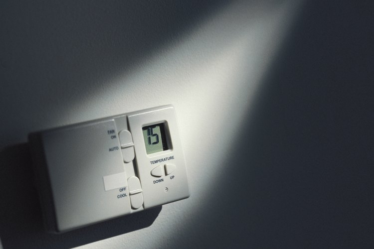 Haz que sea una práctica familiar bajar tu termostato a 68 grados (20º C).