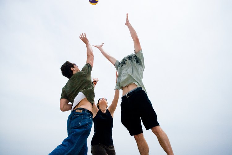 Un juego de voleibol playero puede ser parte de una búsqueda fotográfica.