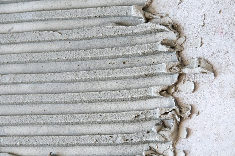 El tamaño de la llana dentada depende del tamaño del granito del tope.