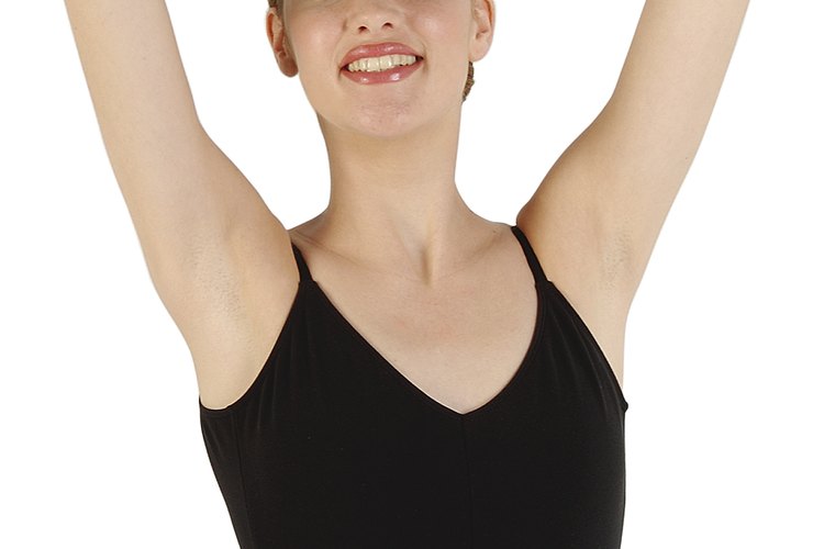 Comienza aumentando tu flexibilidad practicando estiramiento diariamente.