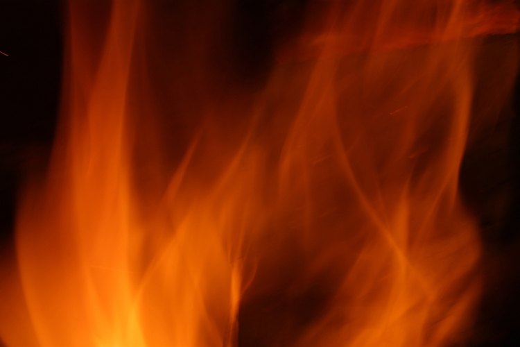 El fuego es uno de los elementos clásicos que representa el optimismo y la energía.