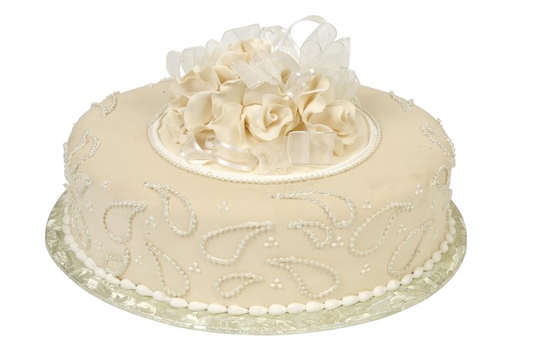 El glasé real decora muchos pasteles y es conocido por su acabado brillante en decoraciones de pasteles.