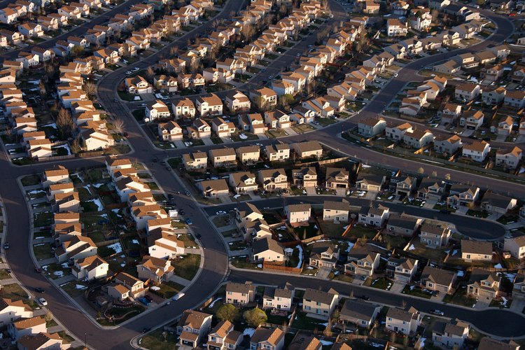 Una zona suburbana es un barrio residencial situado a las afueras de una ciudad.