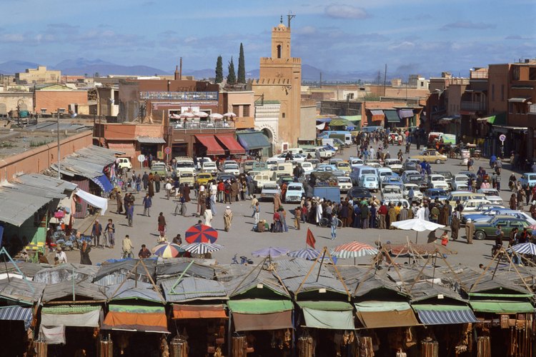 El mercado al aire libre de Marrakech te mantiene en pie.