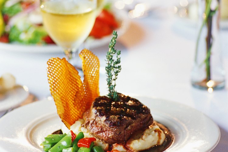 Madura tu carne y prepárate un filete gourmet.