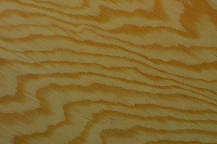 El enchapado es un conjunto de tiras delgadas de madera real.
