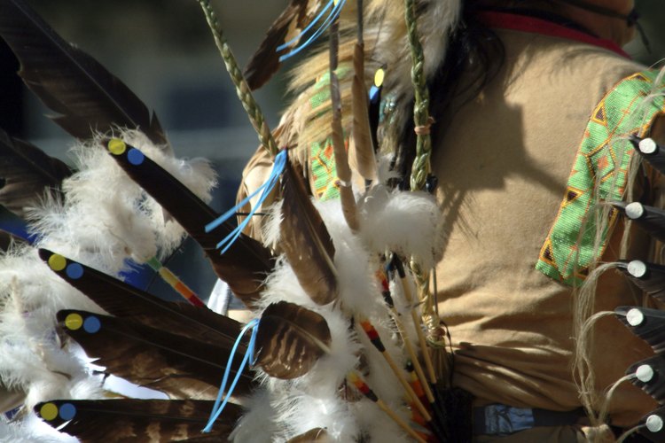 Los indios tenían varias armas y herramientas hechas a mano.