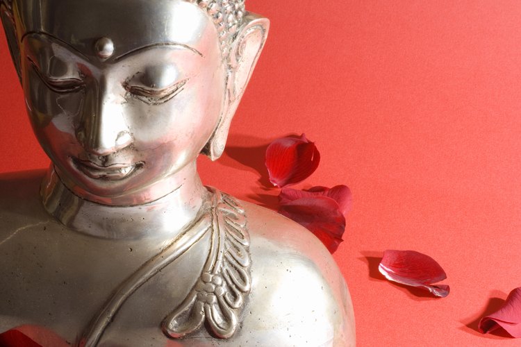 El camino del nirvana, que el budismo enseña, se puede seguir mejor a través de la meditación.