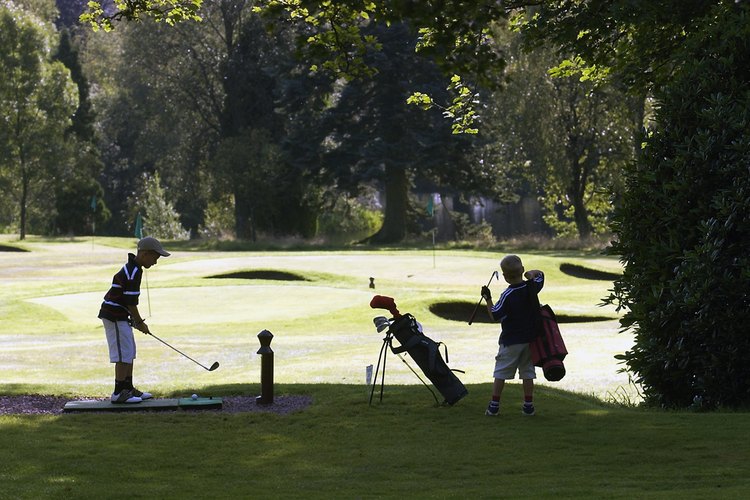 Niños jugando al glof en Gleneagles.