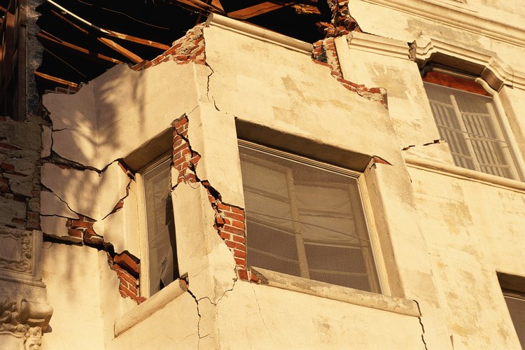 Los terremotos han destruido muchos edificios mal construidos en todo el mundo.