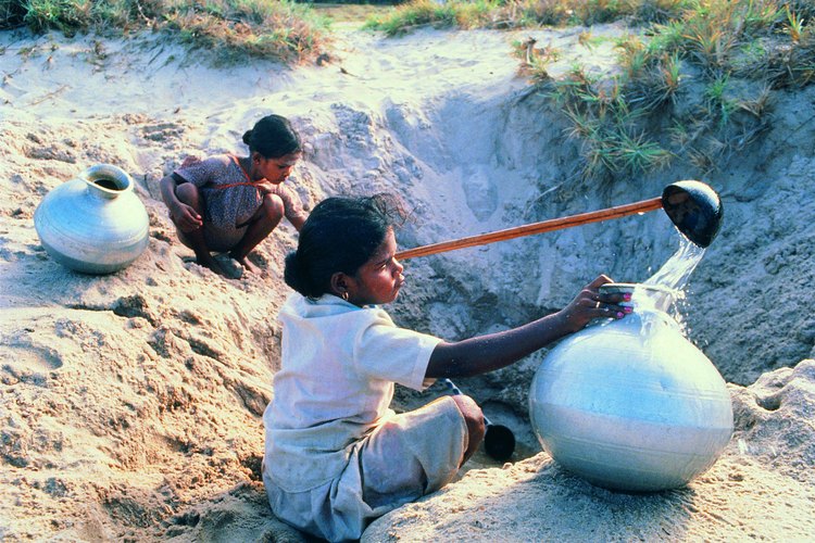 En gran parte del mundo, la explotación de los pozos acuíferos es una fuente valiosa de agua dulce.