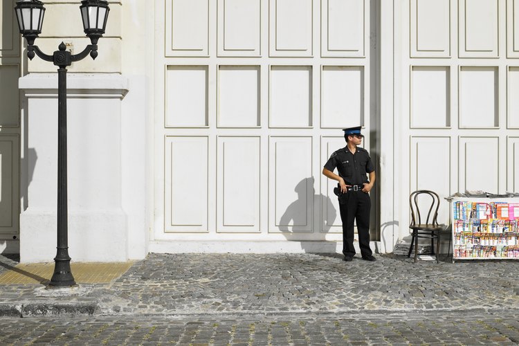 El gobierno totalitario puede implicar una vigilancia constante por parte de la policía.