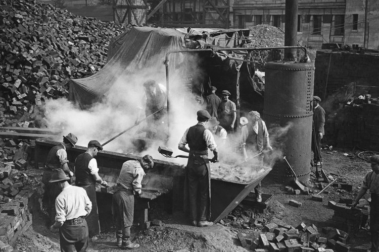 Las empresas contratistas por lo general trabajan para contratistas generales en proyectos de construcción.