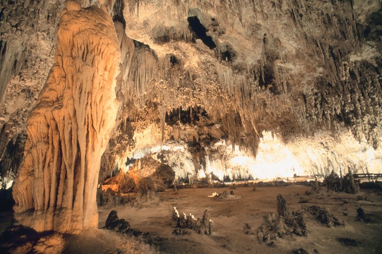 Cueva de piedra caliza.