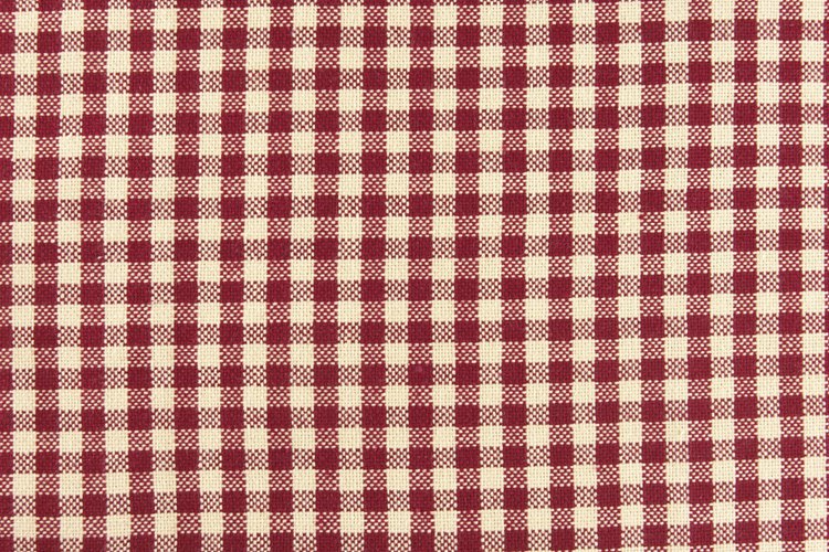 La tela gingham y su patrón característico es muy popular en la confección de manteles.