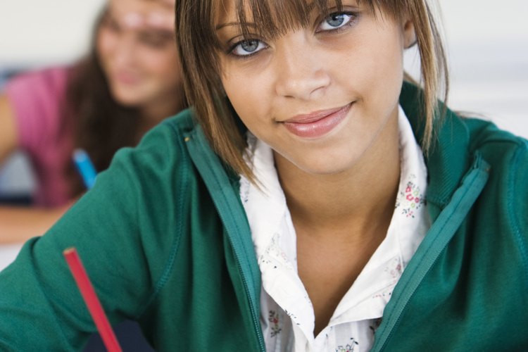 Es posible que a los adolescentes se les facilite más escribir sobre sus propias experiencias.