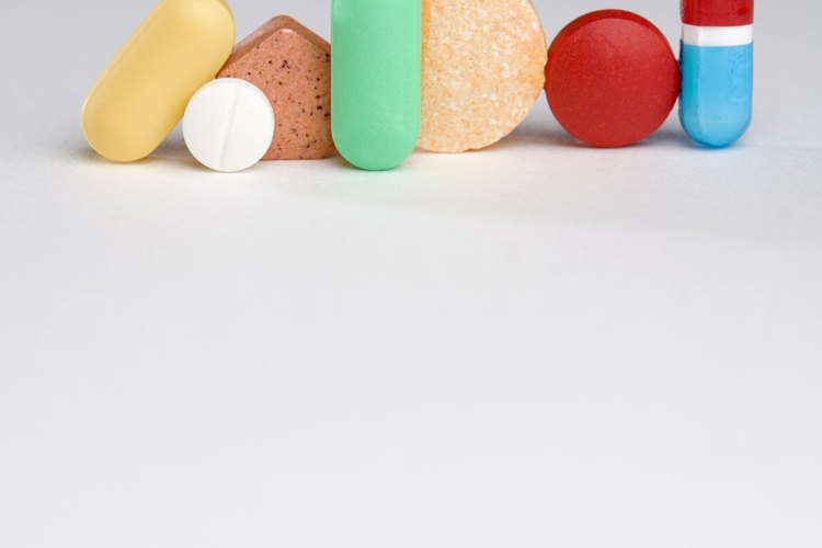 Lleva contigo las medicinas básicas para sobrellevar un dolor de cabeza o de estómago.