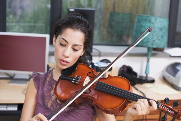 Afina la cuerda mi de tu violín.