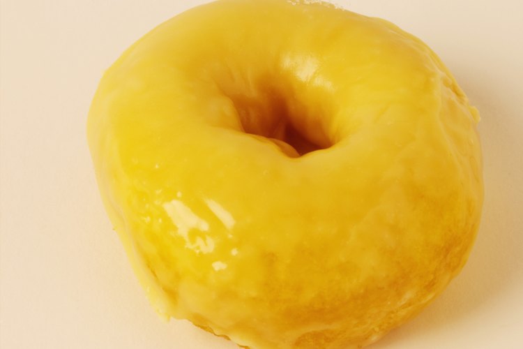 Glasear donas es una tarea simple y sabrosa.