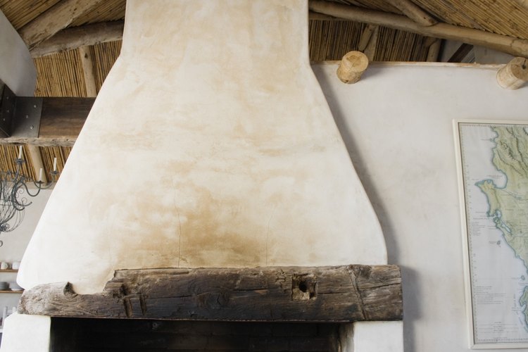 Simula el aspecto de vigas de techo de madera con una simple técnica de terminación falsa.