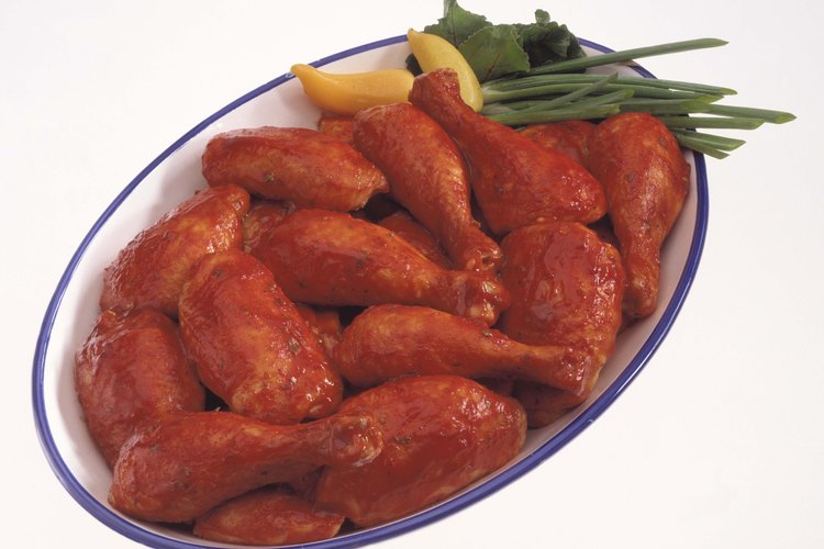 Una porción de este pollo picante equivale a dos piernas de pollo.
