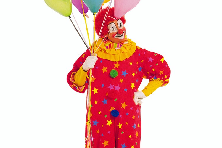 Agrega una pequeña línea arqueada debajo de la parte superior de las orejas del payaso para dar una idea de profundidad.