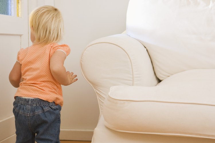 Los niños pequeños son curiosos acerca de su entorno a medida que adquieren nuevas habilidades para explorar ellos.