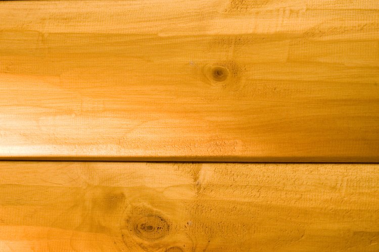 Existen muchas formas para dar brillo a las superficies de madera de tu hogar.