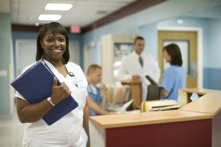 Incluso cuando son bien remuneradas, las enfermeras de hospital no se encuentran entre las mejores pagadas.