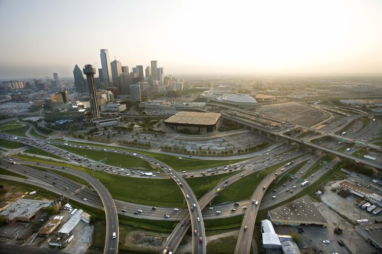 Desde el centro de Dallas, los conductores pueden llegar a muchos campamentos lacustres en menos de 45 minutos.