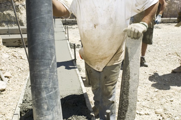 Los mezcladores móviles son usados para preparar concreto en una ubicación y transportarlo a otra.