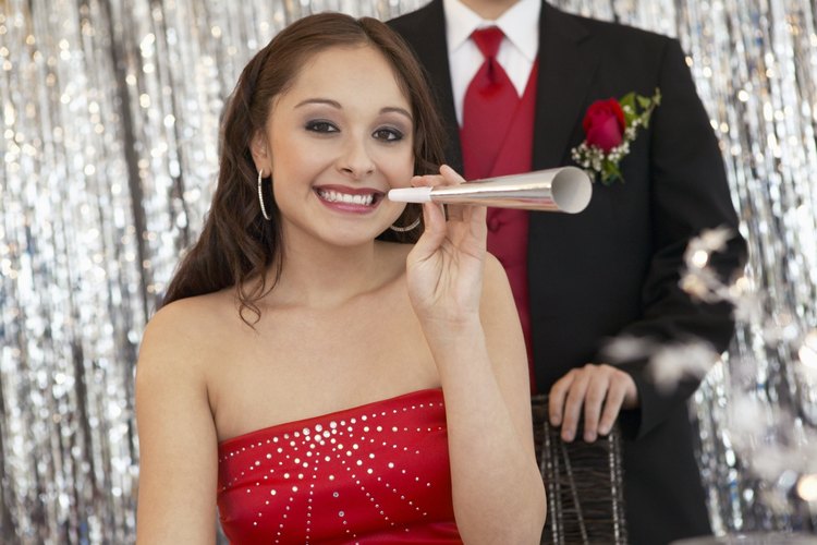 Para un evento formal se requiere que las mujeres usen vestidos.