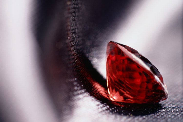 El granate es un buen ejemplo de una piedra espiritual roja.
