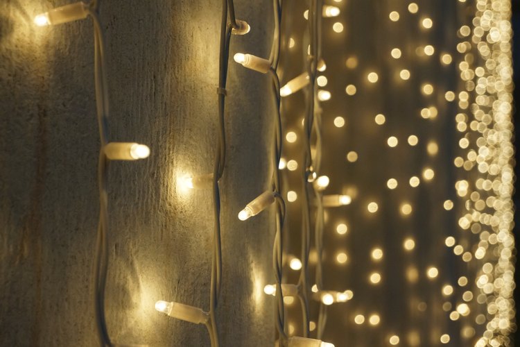 Make Christmas lights flash in just a few steps.