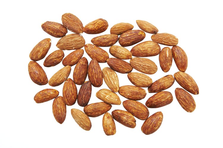 Al elegir las almendras para la leche de almendras, selecciona almendras crudas.