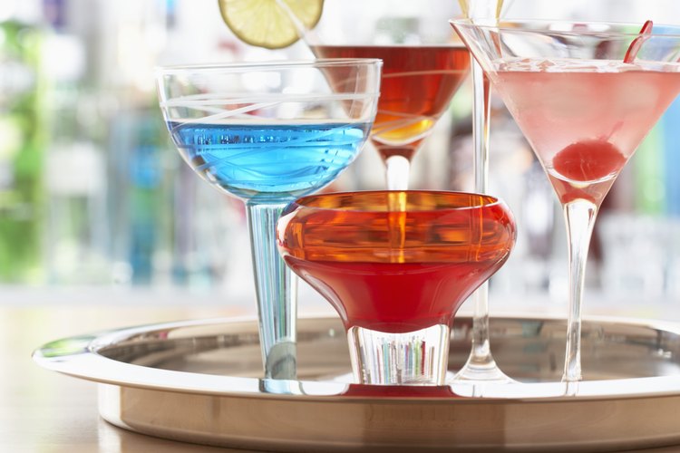 El Amaretto es un ingrediente clave en muchas recetas de bebidas mezcladas incluyendo cócteles, bebidas y café.