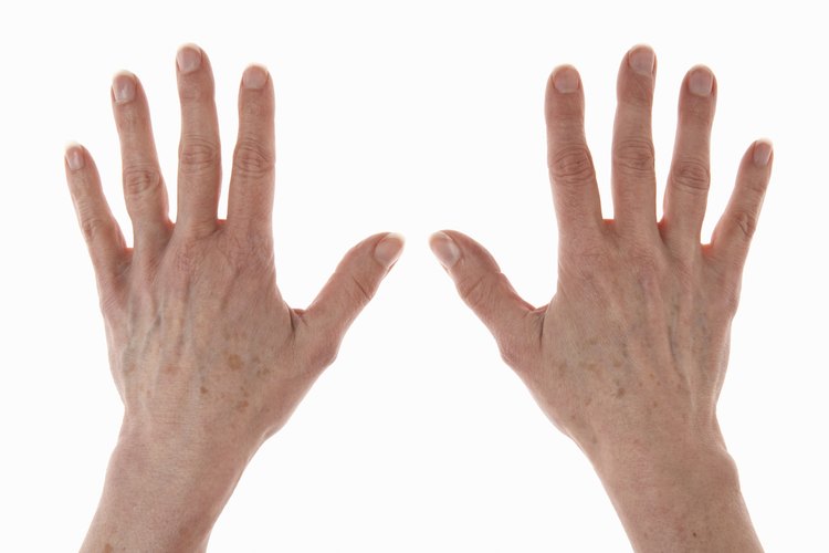 Mientras tocas, mantén las muñecas y los dedos relajados.