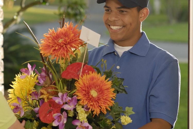 Las flores son un regalo que la mayoría de las mujeres aprecian.