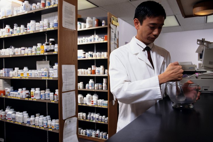 Los técnicos farmacéuticos usan matemáticas desde aritmética hasta álgebra.