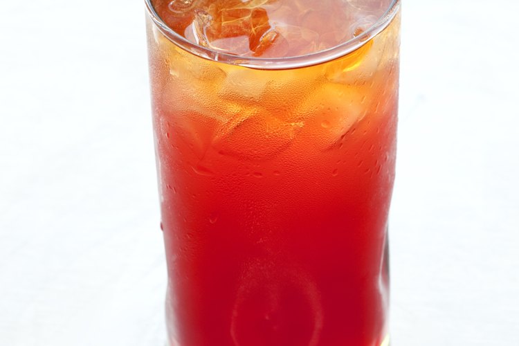 El ron generalmente se usa en recetas de bebidas tropicales.