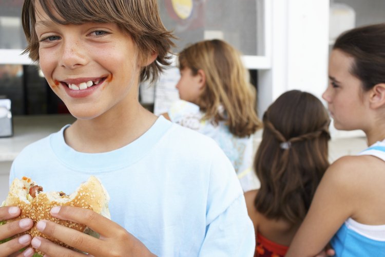 Haz una hamburguesa al estilo McDonald's.